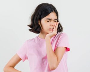 7 Cara Mengatasi Sakit Gigi pada Anak, Penyebab, dan Cara Mencegahnya
