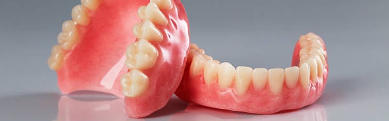10 Cara Merawat Gigi Palsu agar Tidak Bau dan Tetap Sehat